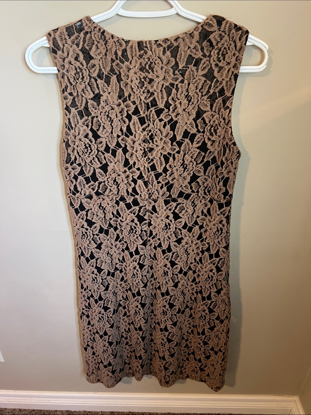 Boo Radley Metallic Gold & Black Floral Lace Sheath Cocktail Dress - Size Sm - Picture 3 of 9
